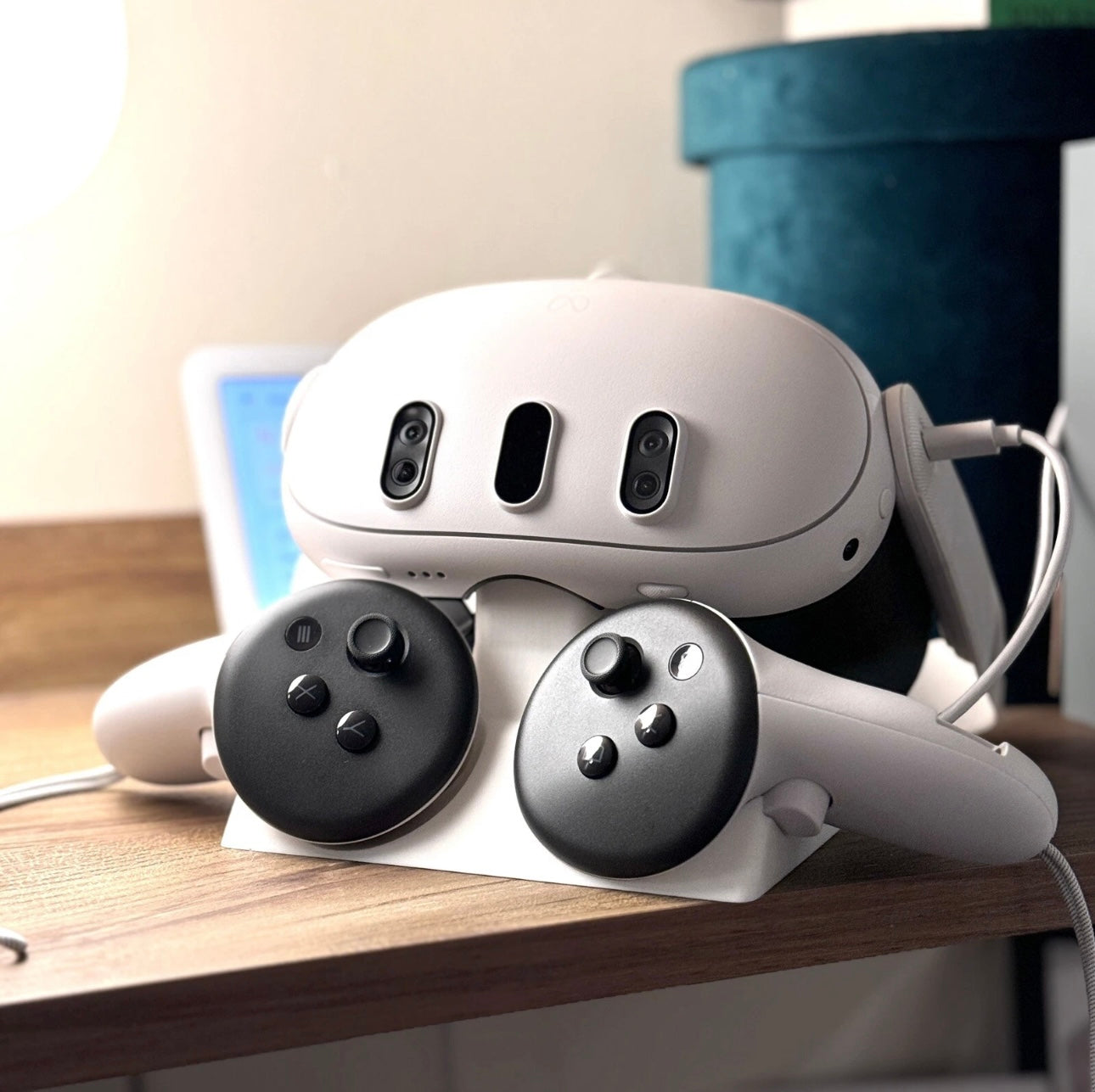 VR Charging Stand /Dock/ Pod/ Support for Meta Quest 3